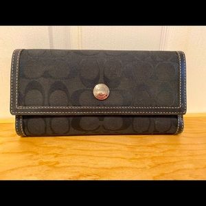 Wallet, black Coach. With accessories